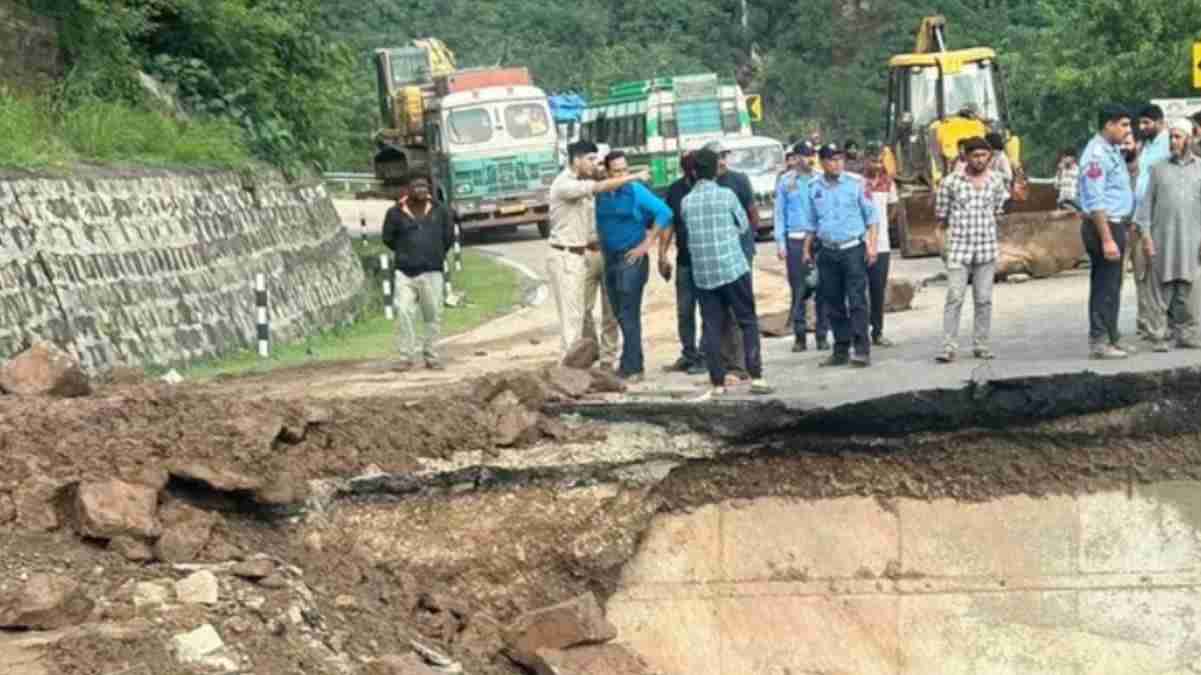 Jammu-Srinagar national highway closed for 4th consecutive day