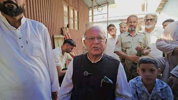 JKPCC Chief Tariq Hameed Karra Meets GDC Thathri Hunger Strikers, Assures Support