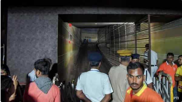 Seven Arrested After Kolkata Durga Puja Pandal Stampede Kills 19, Dozens Injured