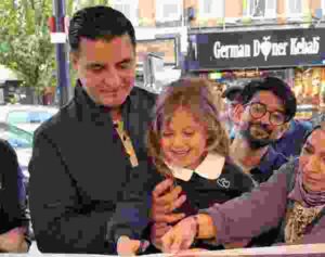 Internationally Famous Tea Seller-turned-entrepreneur Asif Khaliq drives blue-eyed Chaiwala Arshad Khan’s London success