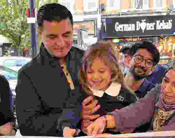 Internationally Famous Tea Seller-turned-entrepreneur Asif Khaliq drives blue-eyed Chaiwala Arshad Khan’s London success