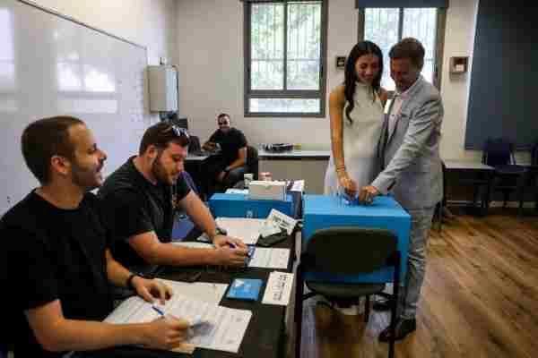 Israel Election Turnout Reaches 55.7%, Opposition leader, Head of Yashar party Gadi Eisenkot Accuses Netanyahu of Fearmongering