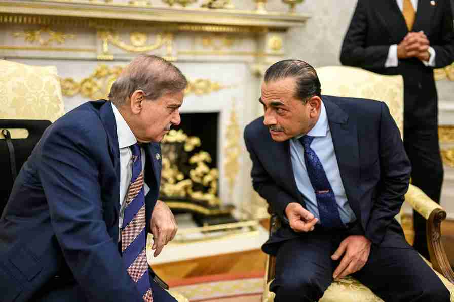 Pakistan PM Shebaz Sharif & Field Marshel Asim Munir Arrives in Switzerland For Talks on proposed Us-Iran Agreement