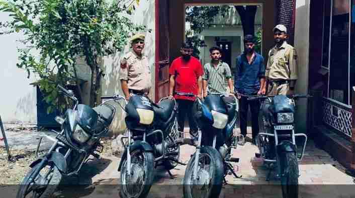 Jammu Police Cracks Vehicle Theft Case; Three Arrested, Four Stolen Bikes Recovered in Kanachak Area