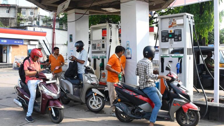 Hike in Petrol and Diesel Prices, Petrol Reaches Rs 102.12 Per Litre in Delhi 