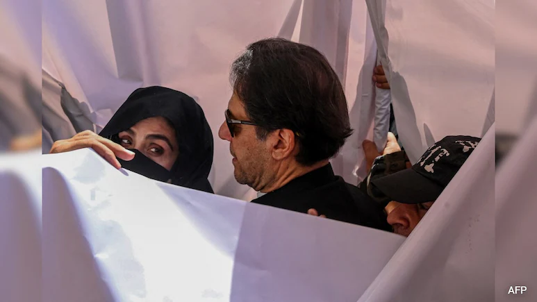 Pakistan: Islamabad High Court Orders Meeting Between Imran Khan and Bushra Bibi, Blocks Solitary Confinement