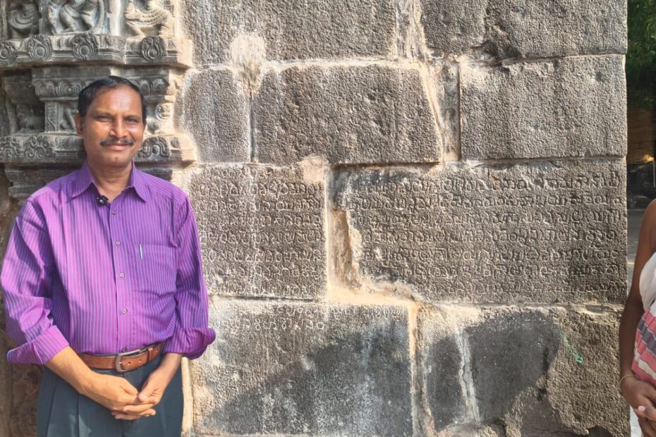 Historian MyNaa Swamy at Konidela Nayani inscription 1554 CE in Tadipatri Chintala Venkataramana Temple