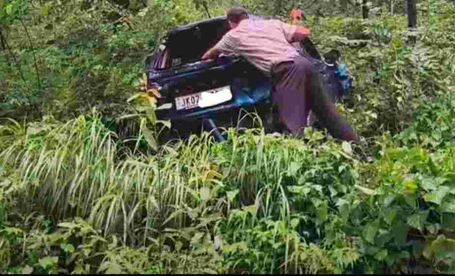 Doda, June 02, 2026 [VoM News]: In the evening hours theday, a Maruti Suzuki car bearing registration number JK02BX-7086 met with an accident near Gandoh Market in Doda district on Tuesday evening, resulting in five injuries.