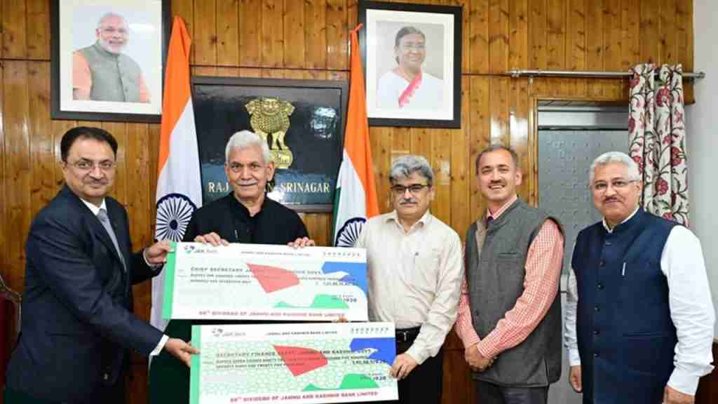 JK Bank Hands Over ₹131 Crore Dividend to UT Government