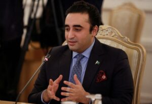 “Technology Ne abhi Fail Hona tha,” says Bilawal Zardari While His Phone Hangs During Live Session