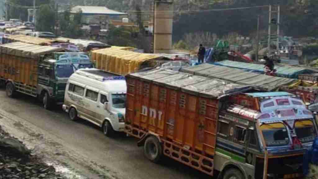 Rainfall/Flashfloods Mexica: Jammu-Srinagar Highway and Mughal Road Shut For Traffic; SSG Road Clear for Vehicular Movement