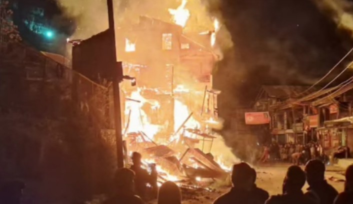 Fire Engulfs Gawari Market in Bhallesa Doda, Nearly 10 Setups Gutted
