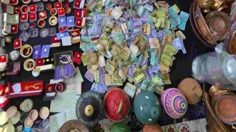 Kashmiri People Donate Gold, Cash and Valuables for Iran Relief Efforts, A Strong Display of Humanitarian Support