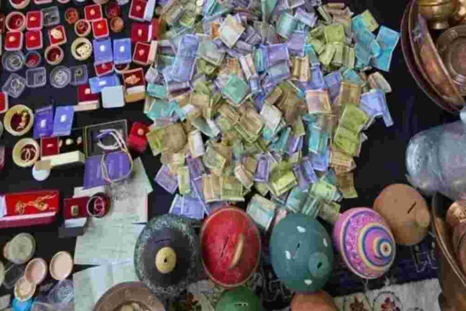 Kashmiri People Donate Gold, Cash and Valuables for Iran Relief Efforts, A Strong Display of Humanitarian Support