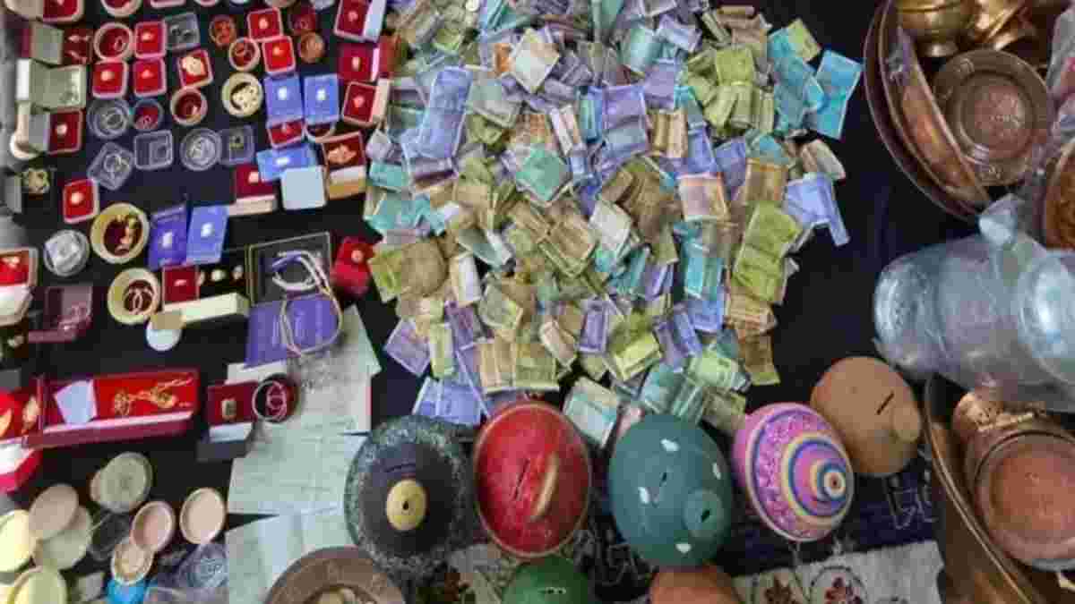 Kashmiri People Donate Gold, Cash and Valuables for Iran Relief Efforts, A Strong Display of Humanitarian Support