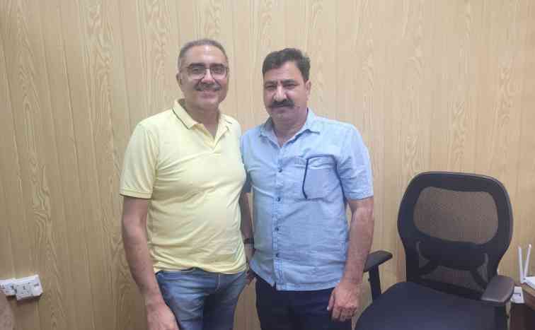 Law Dept Bids Warm Farewell to Director Finance Rajesh Talwar, Fetes Newly Promoted AO Anil Bhat