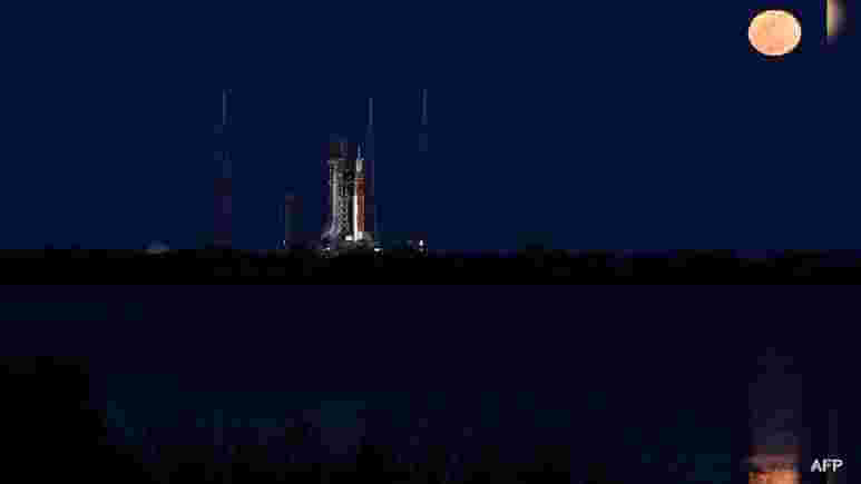 NASA Investigates Hydrogen Leak During Fueling of Artemis Moon Rocket