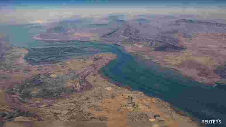 Iran Closes Strait of Hormuz Again, Restrictions Reimposed