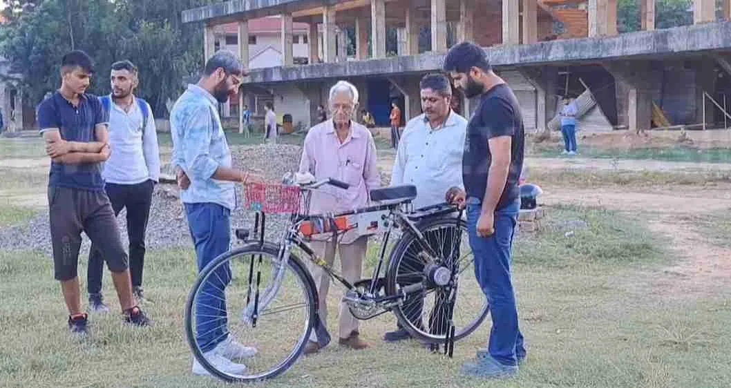 Jammu and Kashmir: 84-Year-Old Innovator Converts Traditional Bicycle into Solar-Powered E-Cycle