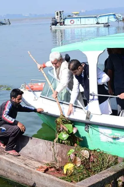 Lieutenant Governor Manoj Sinha Joins Swachhata Campaign, Leads Cleanup Drive at Dal Lake