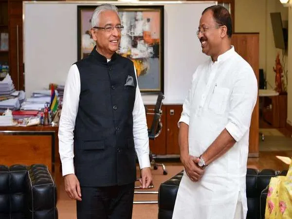 Union Minister V. Muraleedharan Meets Mauritius Prime Minister Pravind Jugnauth