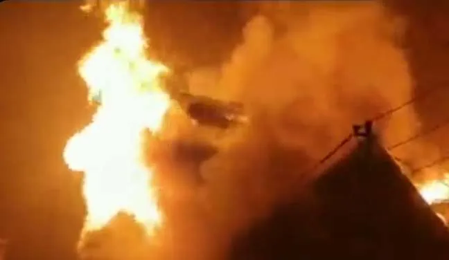 Fire in Wazirbagh Srinagar; Firefighting teams deployed