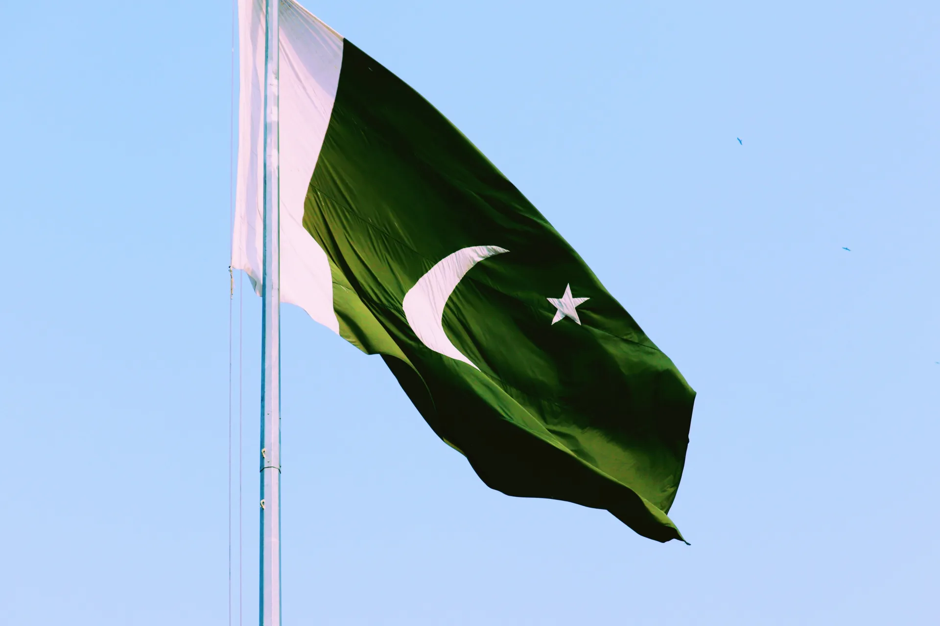 IMF Updates Pakistan's Foreign Loan Need to $25 Billion, Unveils New Report