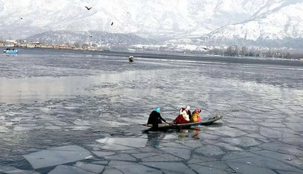 Gulmarg Hits Season Lowest at -8.0°C, Srinagar and Kashmir Valley Experience Temperature Fluctuations