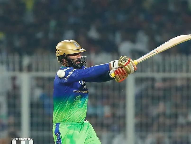 Harbhajan Singh Criticizes Dinesh Karthik, Holds Him Responsible for RCB’s Defeat to KKR