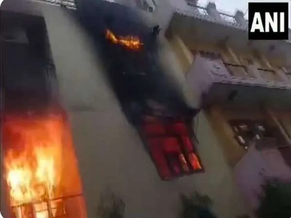 Fire Erupts in Two-Storey Building in Ghaziabad