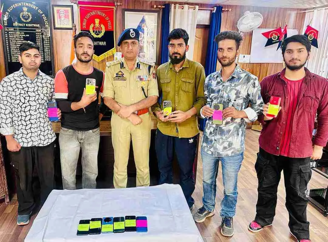 JK Police Cyber Cell Recovers 11 Stolen Mobile Phones in Kishtwar