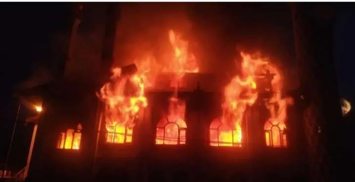 Massive Fire Engulfs Mosque in Srinagar’s Lal Bazar, Firefighters Rushed to Scene