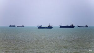Iran Closes Strait of Hormuz Again as US Launches Fresh Strikes