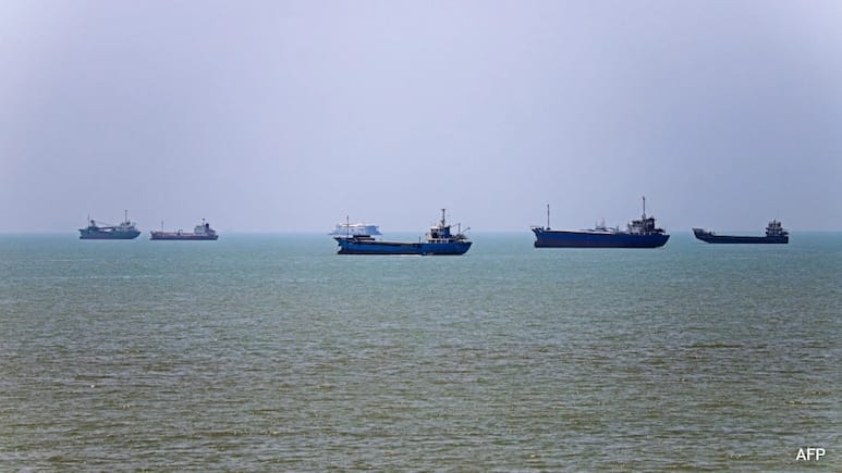 Iran Closes Strait of Hormuz Again as US Launches Fresh Strikes