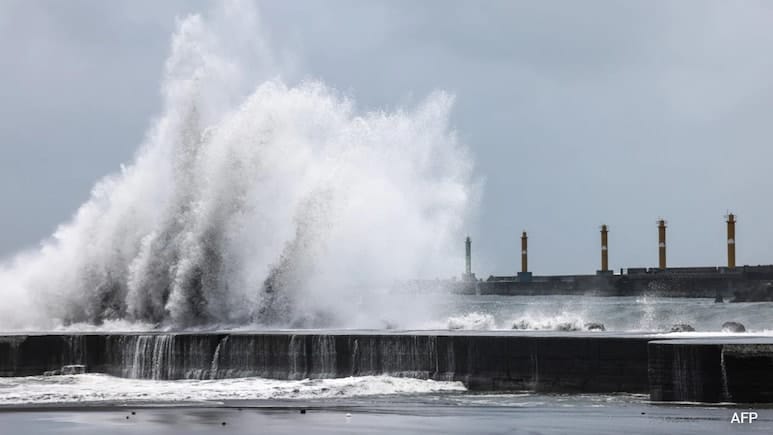 15 Killed in Philippines Landslides as Typhoon Bavi Nears Taiwan, China