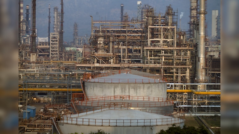 Parliamentary Panel Urges India Government to Maintain 90-Day Oil Buffer Stock