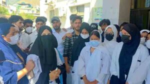 GMC Doda Nursing Interns Protest Alleged Burqa Restriction in Labour Room; Inquiry Panel Formed, Mehraj Malik Reacts